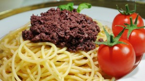 dieta-dimagrante-spaghetti-con-pate-di-olive-nere-simply-med-5